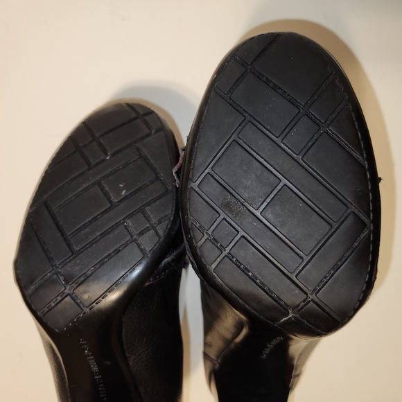 Tommy Hilfiger, 9M, Black Loafer Heel - Picture 9 of 9